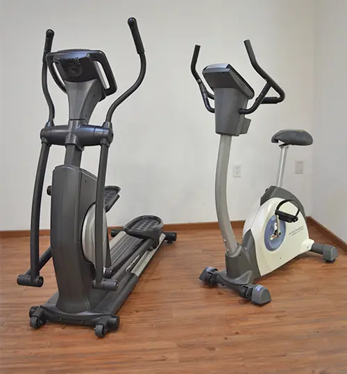 bicicletas estáticas y elípticas para entrenamiento funcional para mejhorar la movilidad de los pacientes